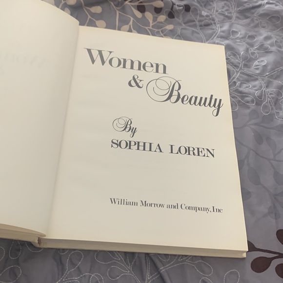 Vintage Sophie Loren Beauty Book - Picture 2 of 4